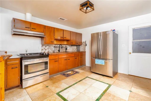 360 Maple Lane, Sugarloaf, CA 92386