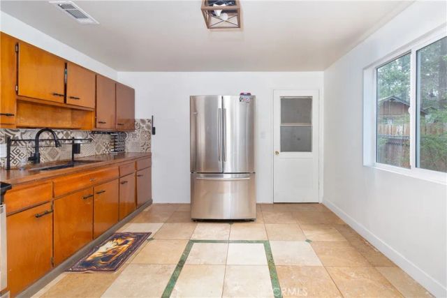 360 Maple Lane, Sugarloaf, CA 92386