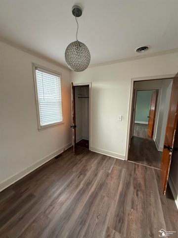 35247 Currier Street, Wayne, MI 48184