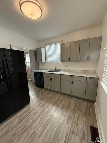 35247 Currier Street, Wayne, MI 48184