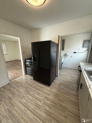 35247 Currier Street, Wayne, MI 48184