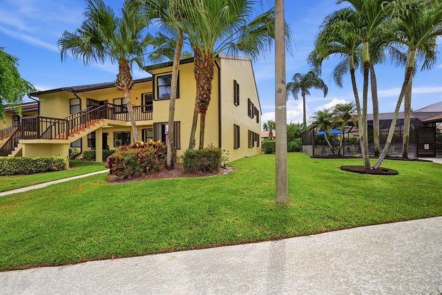 4699 E Lucerne Lakes Boulevard 206, Lake Worth, FL 33467