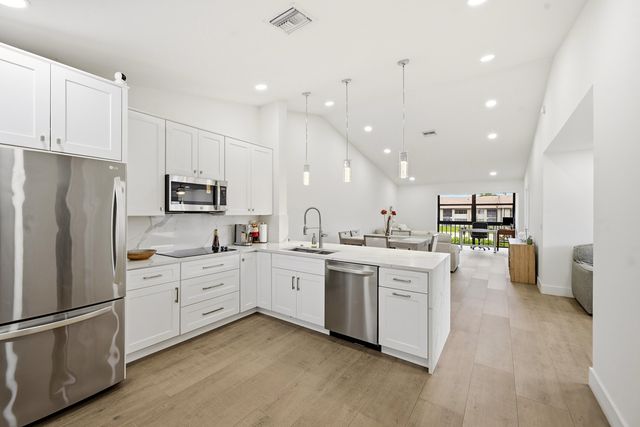 4699 E Lucerne Lakes Boulevard 206, Lake Worth, FL 33467
