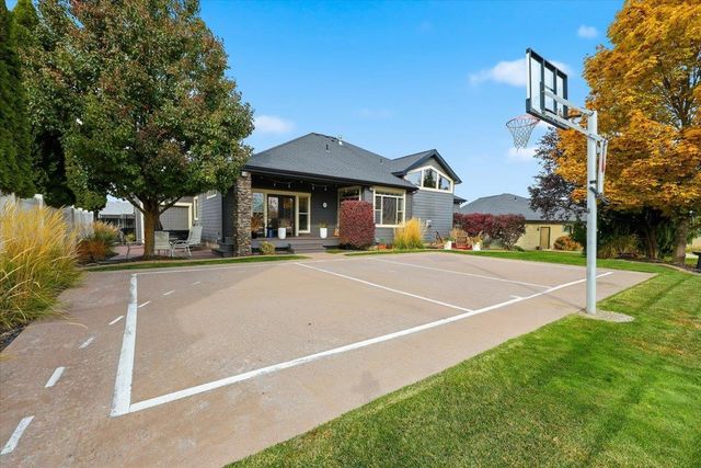 10905 N Acoma Dr, Spokane, WA 99208