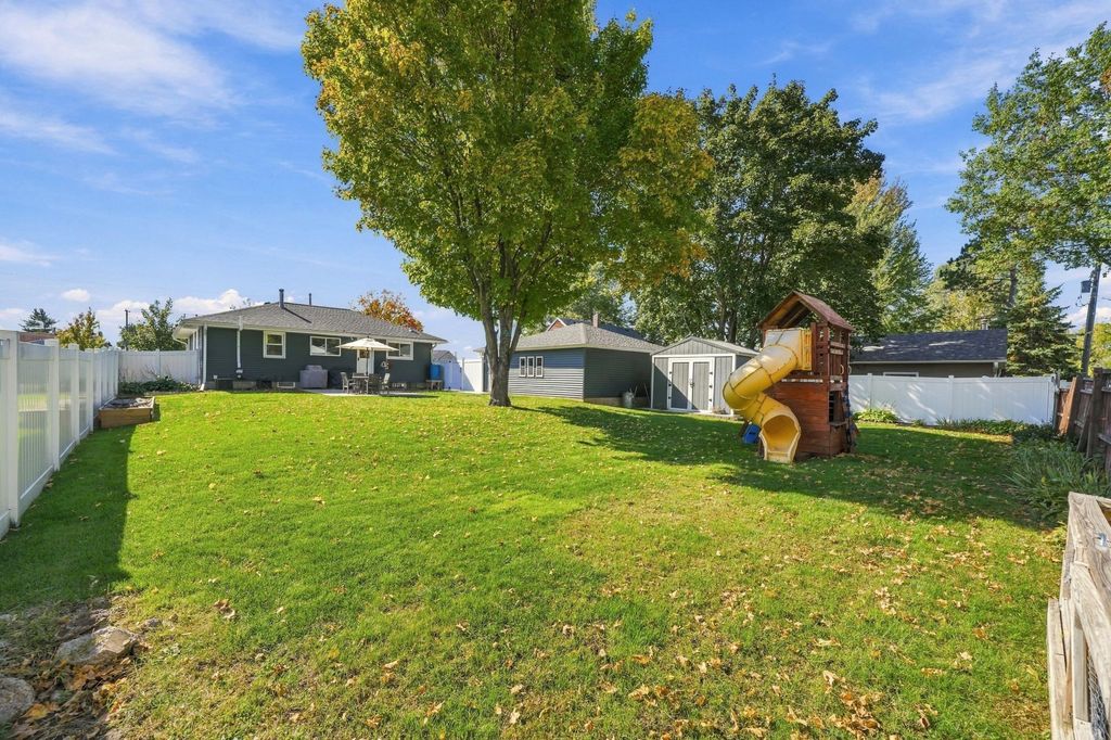 1108 Hoffman Street W, Cannon Falls, MN 55009 — photo 2