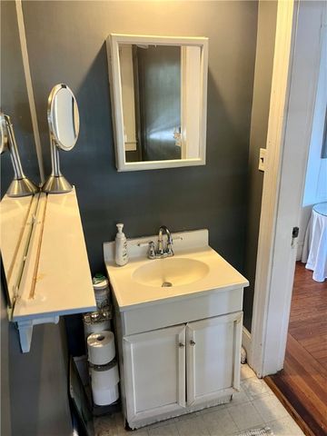 21 Dean Avenue 2, Newport, RI 02840