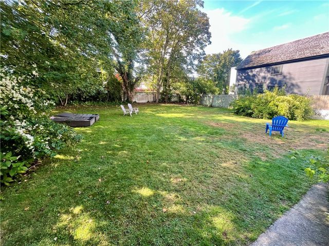 21 Dean Avenue 2, Newport, RI 02840