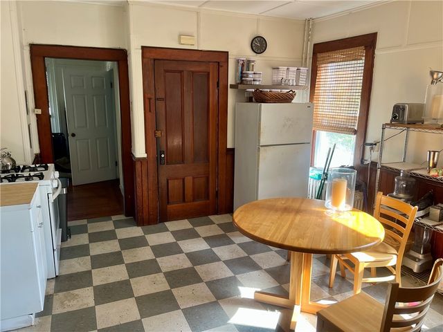 21 Dean Avenue 2, Newport, RI 02840