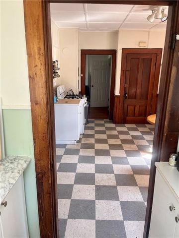 21 Dean Avenue 2, Newport, RI 02840