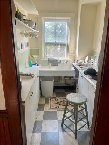 21 Dean Avenue 2, Newport, RI 02840