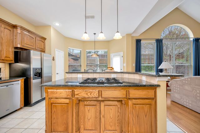 802 Little Cub Way, Euless, TX 76039