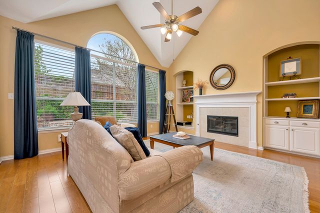 802 Little Cub Way, Euless, TX 76039