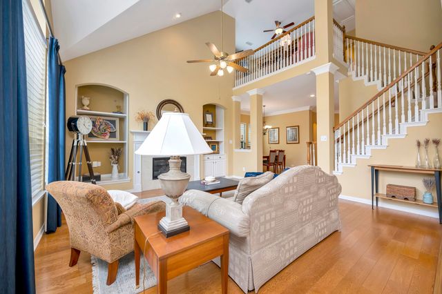 802 Little Cub Way, Euless, TX 76039