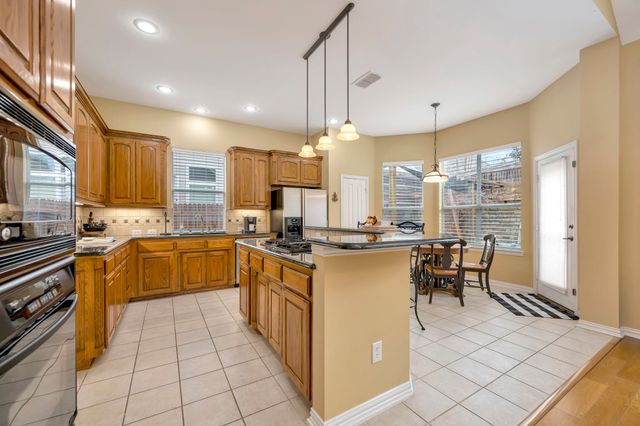 802 Little Cub Way, Euless, TX 76039