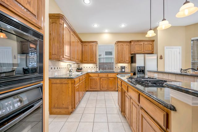 802 Little Cub Way, Euless, TX 76039