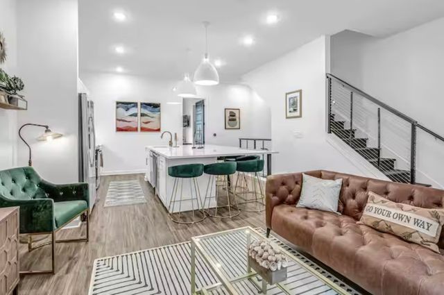 738 Douglas Ave Unit 8, Nashville, TN 37207