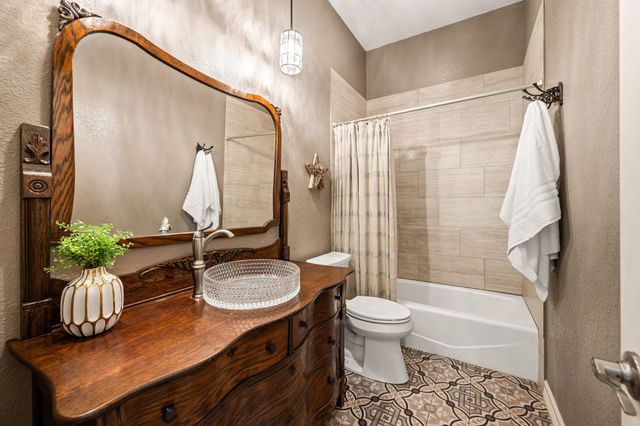 2736 Woodbridge Drive, Hurst, TX 76054