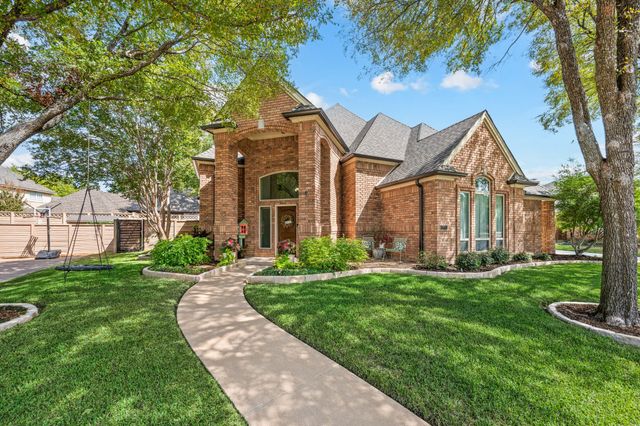 2736 Woodbridge Drive, Hurst, TX 76054
