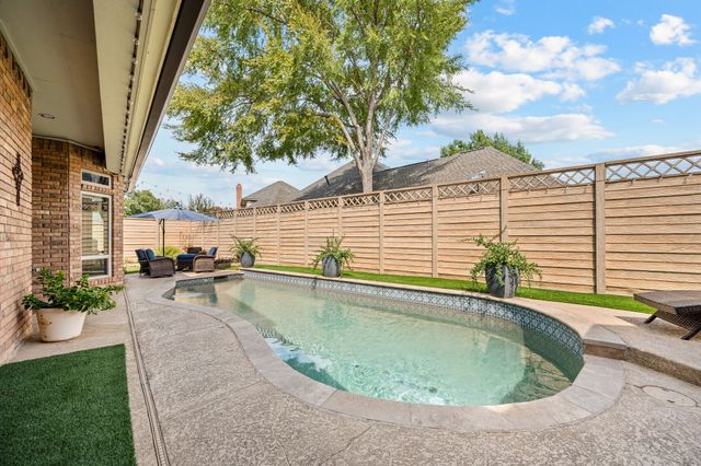 2736 Woodbridge Drive, Hurst, TX 76054