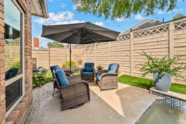 2736 Woodbridge Drive, Hurst, TX 76054