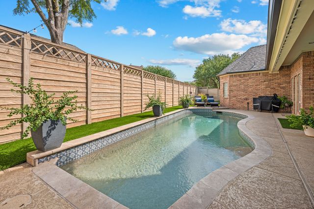 2736 Woodbridge Drive, Hurst, TX 76054