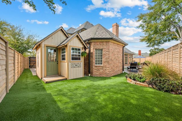 2736 Woodbridge Drive, Hurst, TX 76054