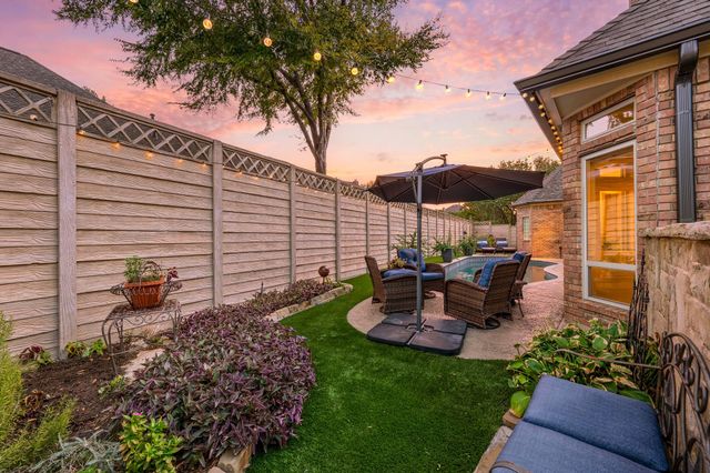2736 Woodbridge Drive, Hurst, TX 76054