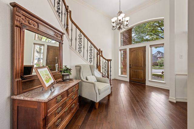2736 Woodbridge Drive, Hurst, TX 76054