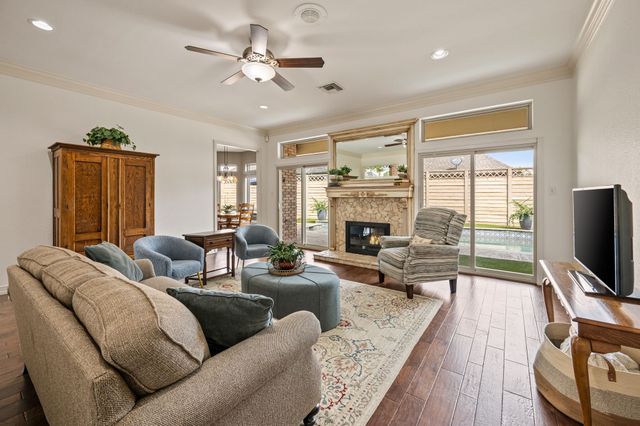 2736 Woodbridge Drive, Hurst, TX 76054