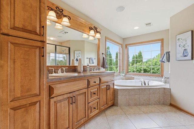 439 Pineview COURT N, Colgate, WI 53017
