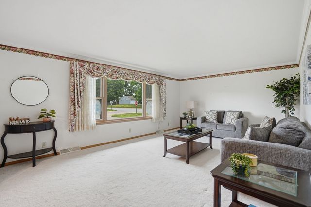 402 Bruce Avenue, Milan, IL 61264