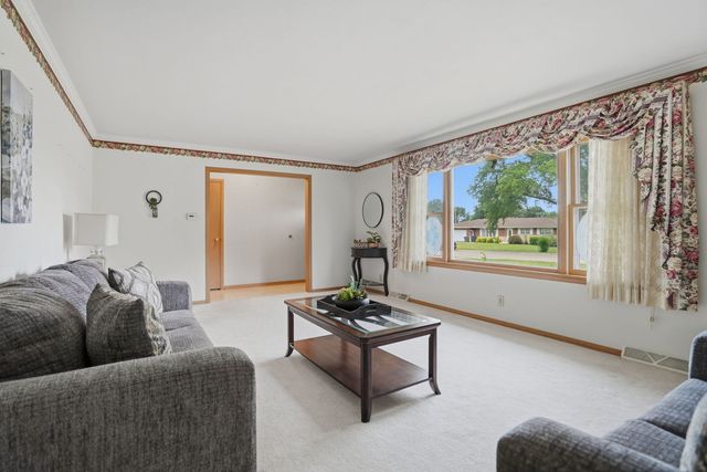 402 Bruce Avenue, Milan, IL 61264