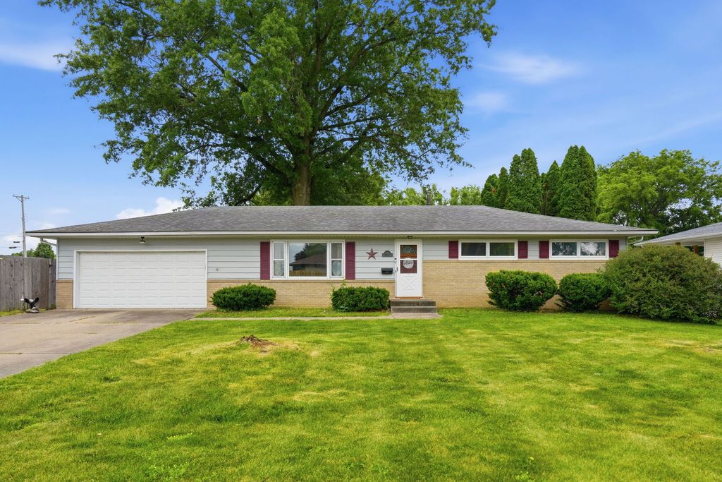 402 Bruce Avenue, Milan, IL 61264