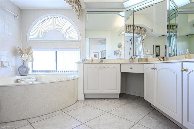 613 BEACHWALK CIR J, Naples, FL 34108