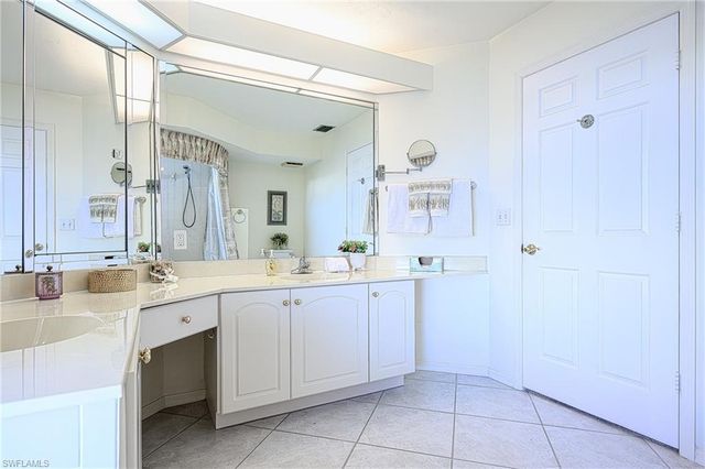 613 BEACHWALK CIR J, Naples, FL 34108