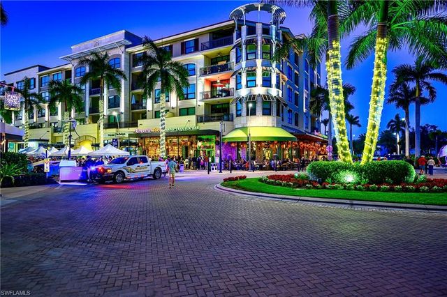 613 BEACHWALK CIR J, Naples, FL 34108