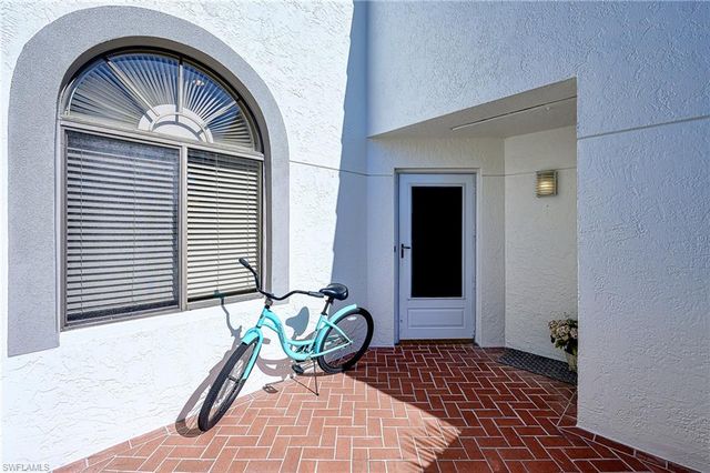 613 BEACHWALK CIR J, Naples, FL 34108