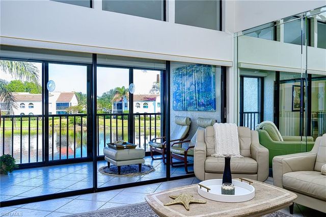 613 BEACHWALK CIR J, Naples, FL 34108