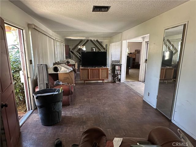 1875 Vine, San Bernardino, CA 92411