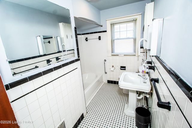 1203 Larue Ave, Louisville, KY 40213