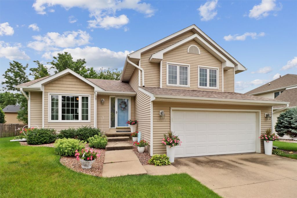 15158 Hawthorn Drive, Clive, IA 50325