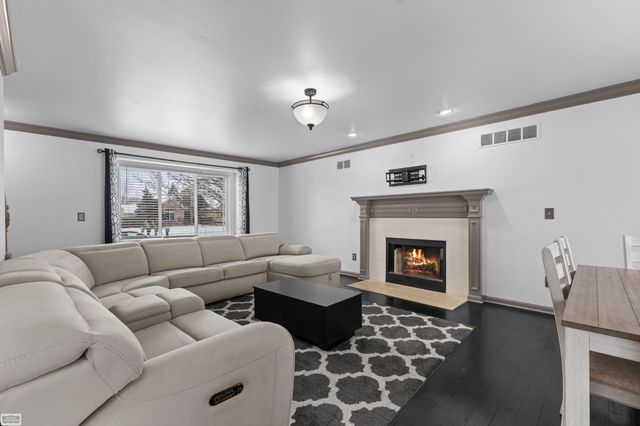 31164 Leopard Circle, Chesterfield Twp, MI 48047