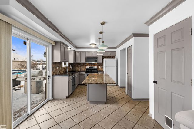 31164 Leopard Circle, Chesterfield Twp, MI 48047