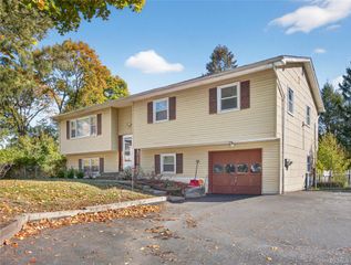 37 Carnation Drive, Nanuet, NY 10954
