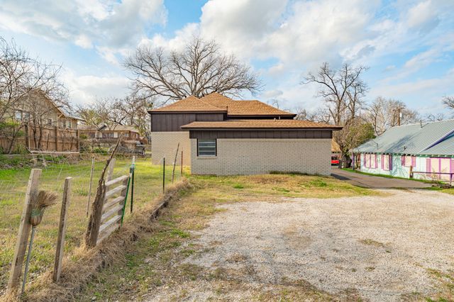 582 W College Street, Stephenville, TX 76401
