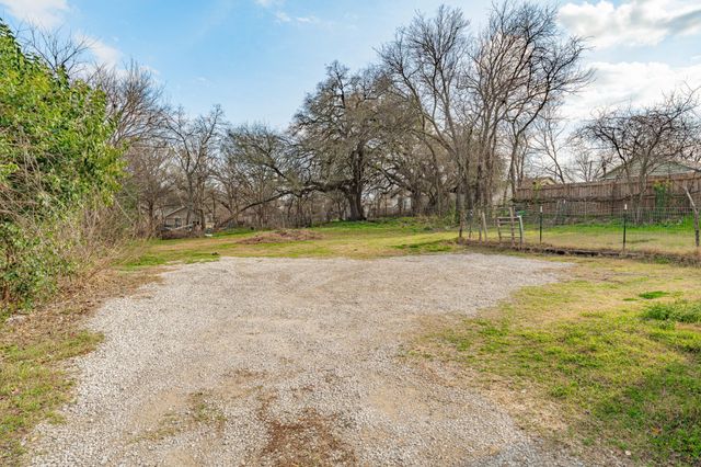 582 W College Street, Stephenville, TX 76401