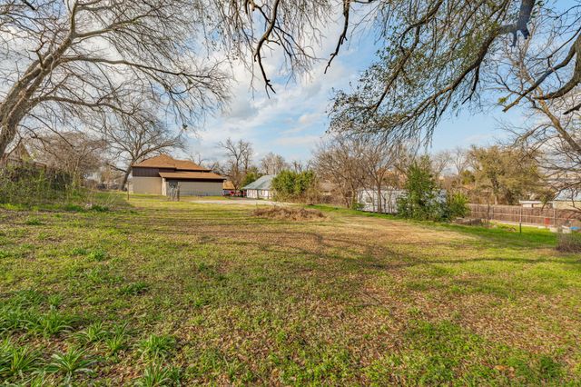 582 W College Street, Stephenville, TX 76401