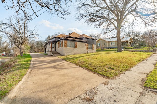 582 W College Street, Stephenville, TX 76401
