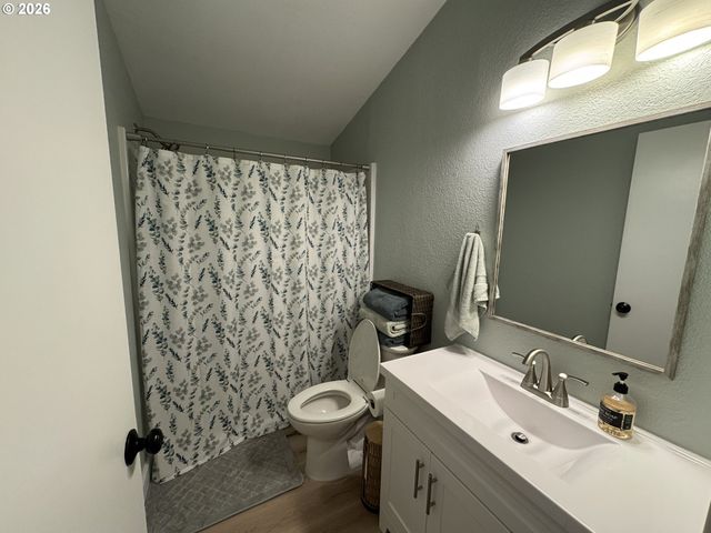 4837 SEAPINE Dr, Florence, OR 97439