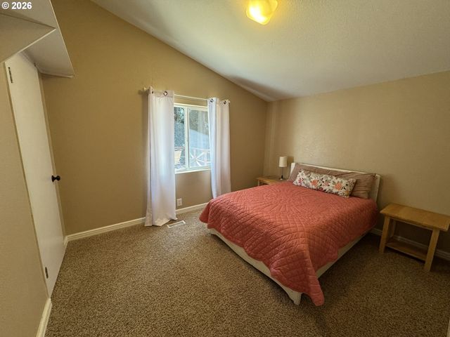 4837 SEAPINE Dr, Florence, OR 97439